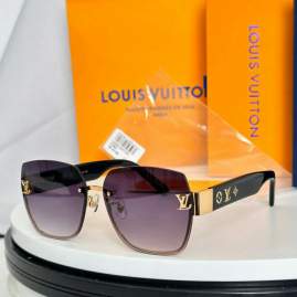 Picture of Louis Vuitton Sunglasses _SKUfw79399215fw